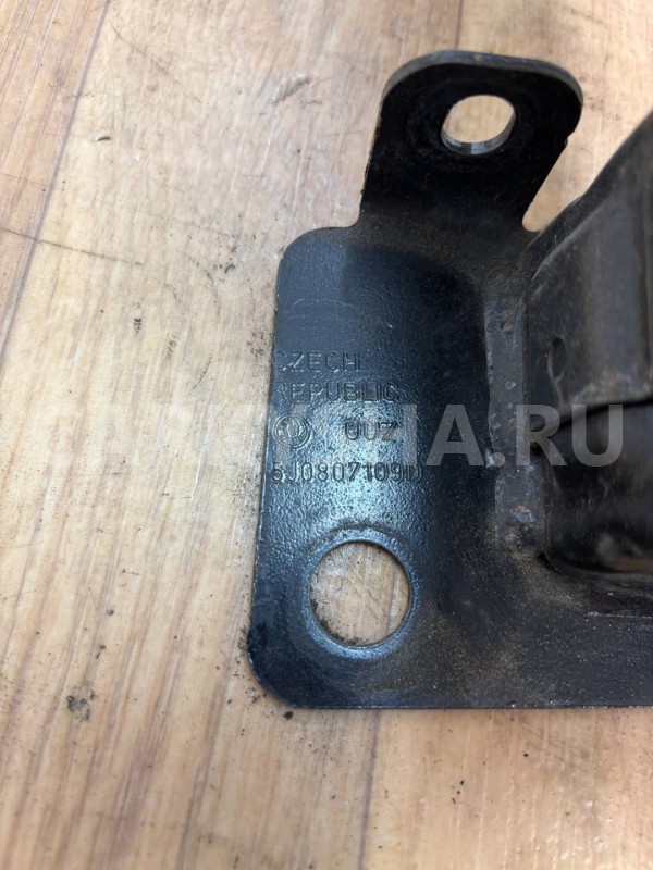 усилитель переднего бампера Skoda Fabia 