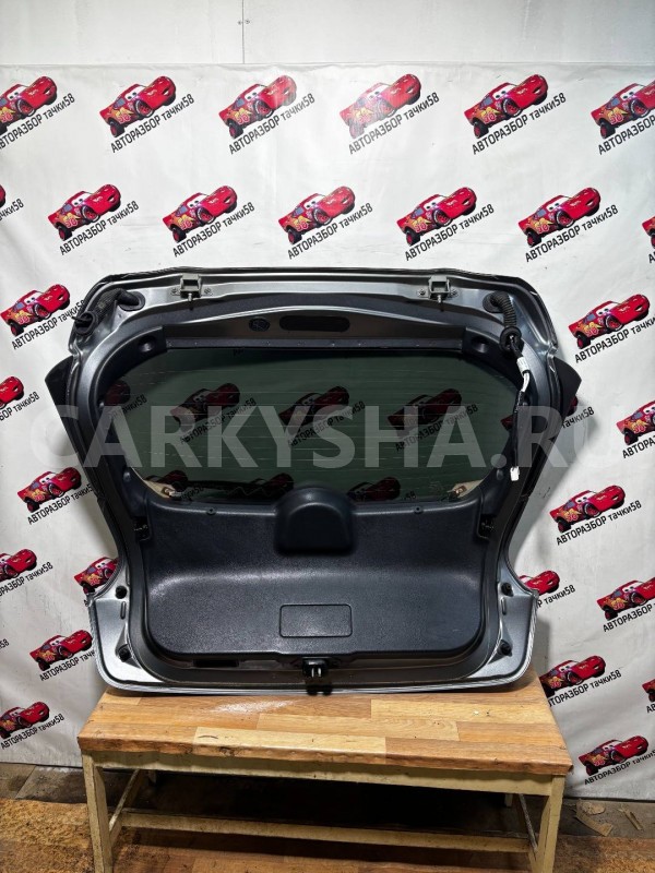 Дверь крышка багажника в сборе с стеклом Nissan Juke 