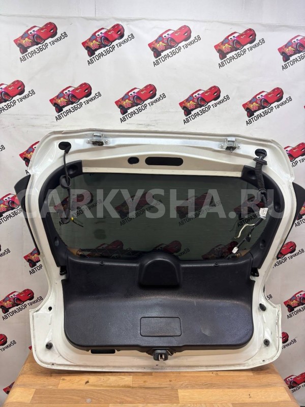 Дверь крышка багажника в сборе с стеклом Nissan Juke 